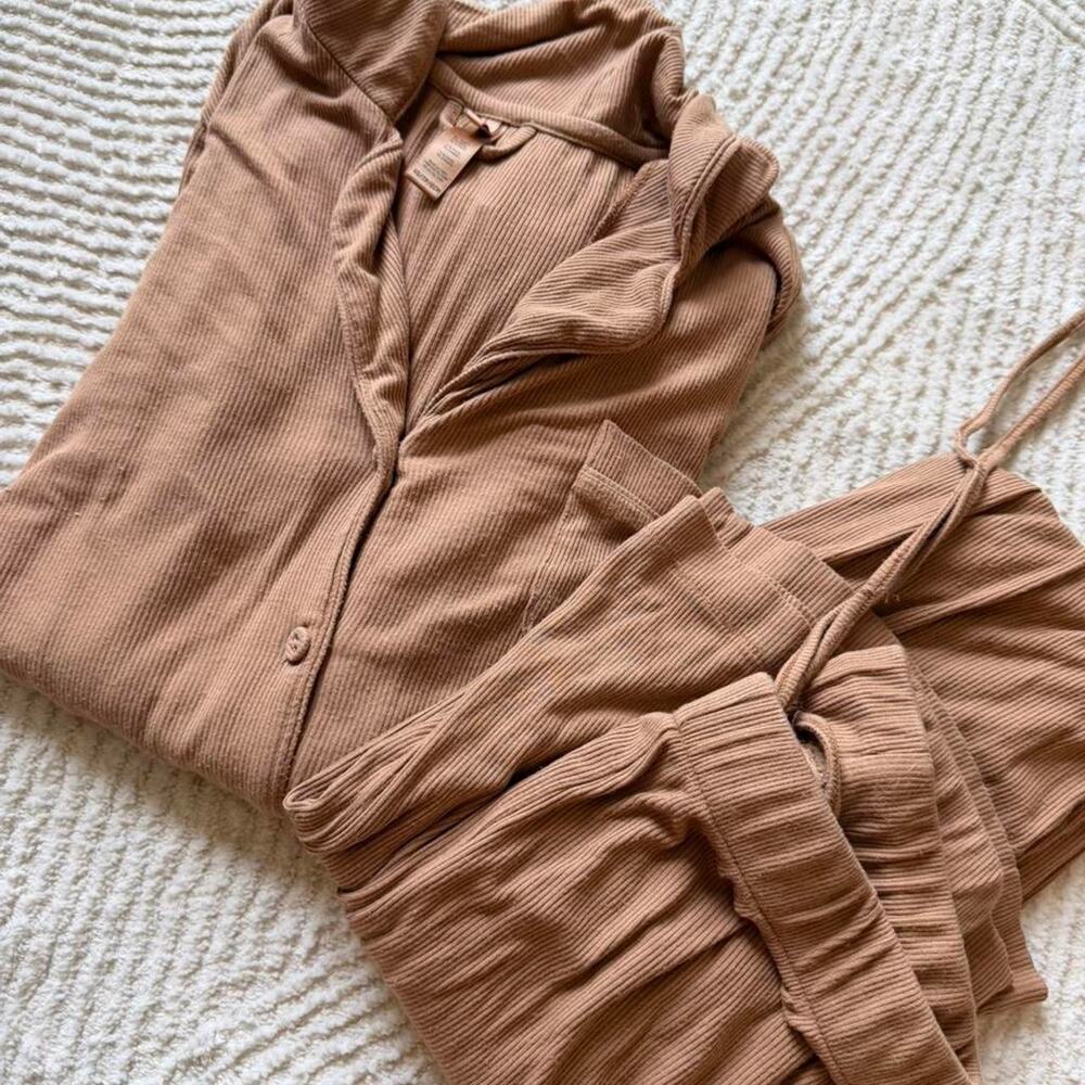 Skims ribbed pajamas set in camel
